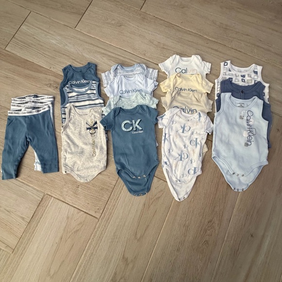 Calvin Klein Baby Mixed Blue & Gray Bodysuit & Outfit Lot - Picture 2 of 5